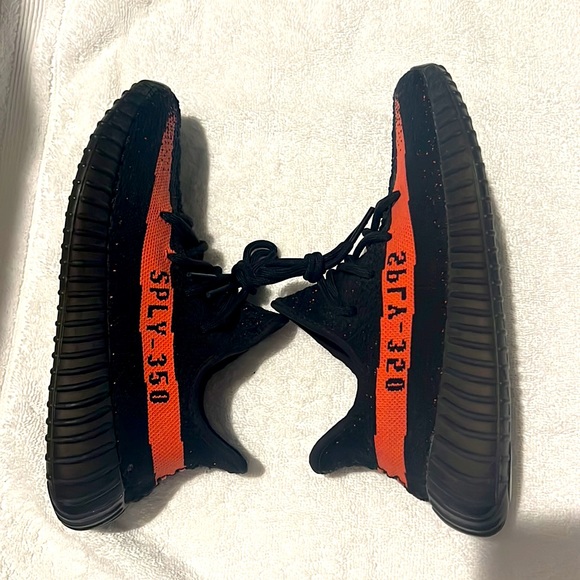 Almost new Yeezy’s boost 350 V2 “Red” - Picture 3 of 6